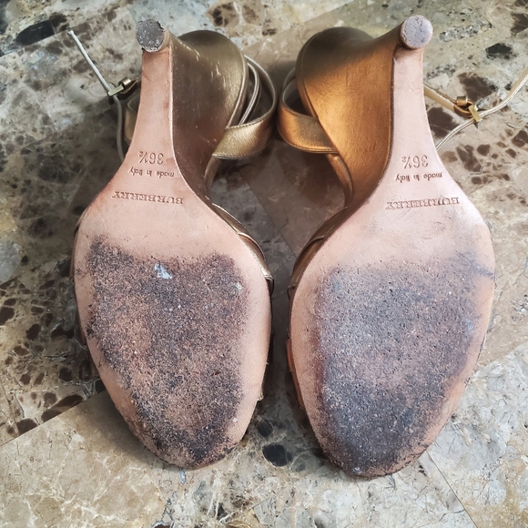 Burberry Gold Leather heeled wedge - Picture 2 of 6